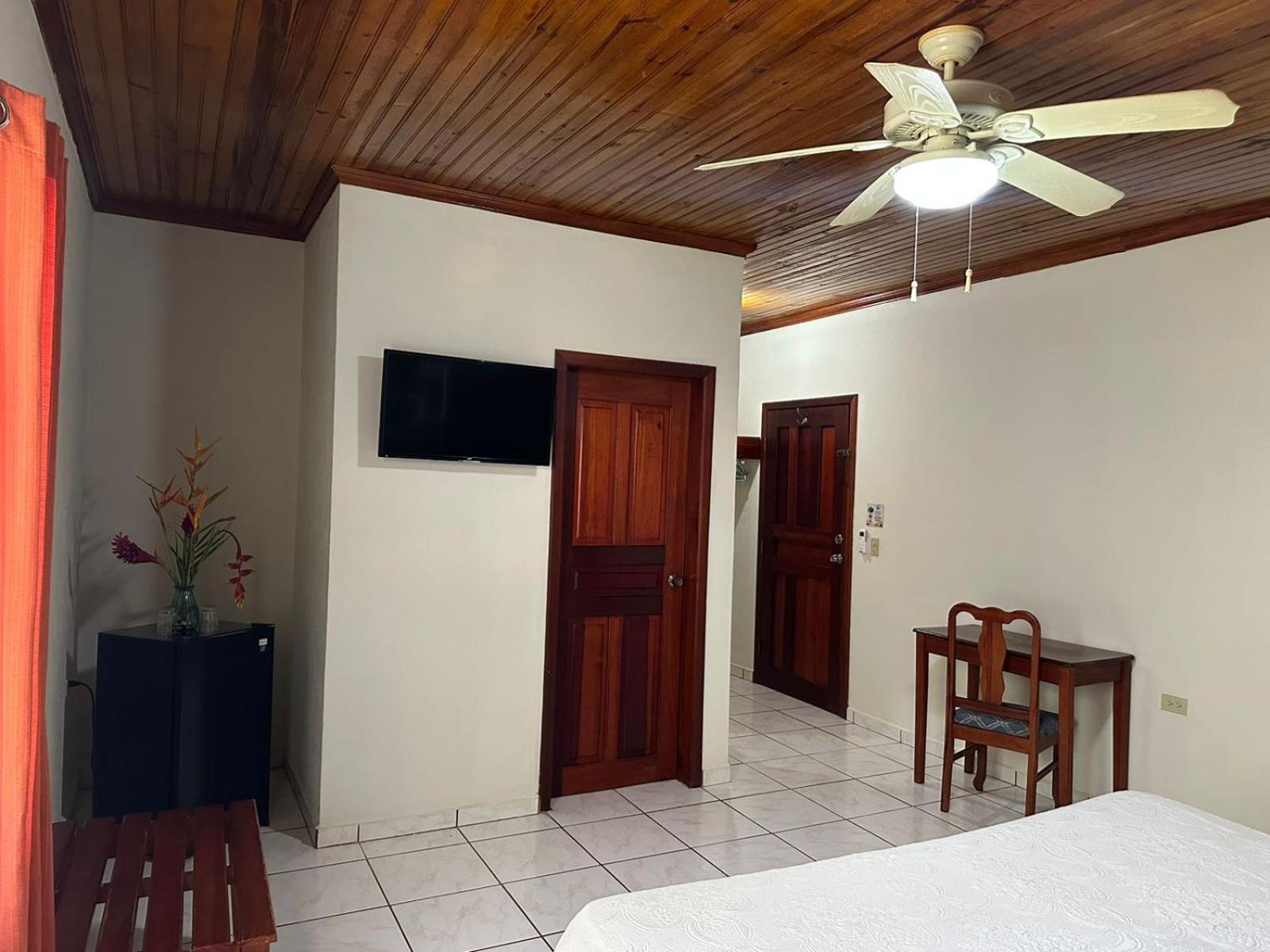 Seagrape Plantation Resort & Dive Center West End Quarto foto